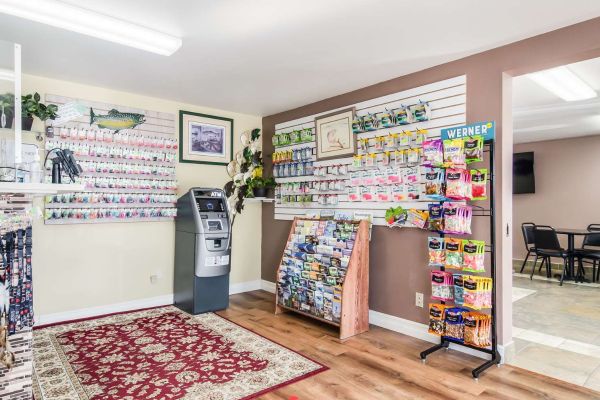 GUESTHOUSE INN & SUITES MONTESANO (Montesano)
